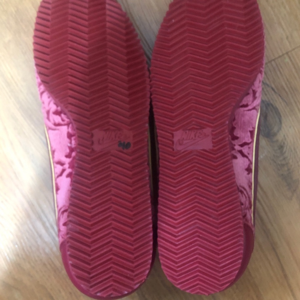 Women Nike Velour sneakers - Picture 5 of 8